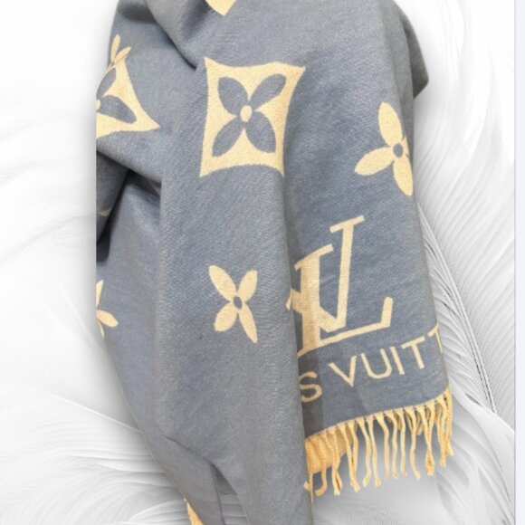 Light Blue & White Reversible Floral Pattern Fringe Shawl / Scarf - Picture 3 of 6